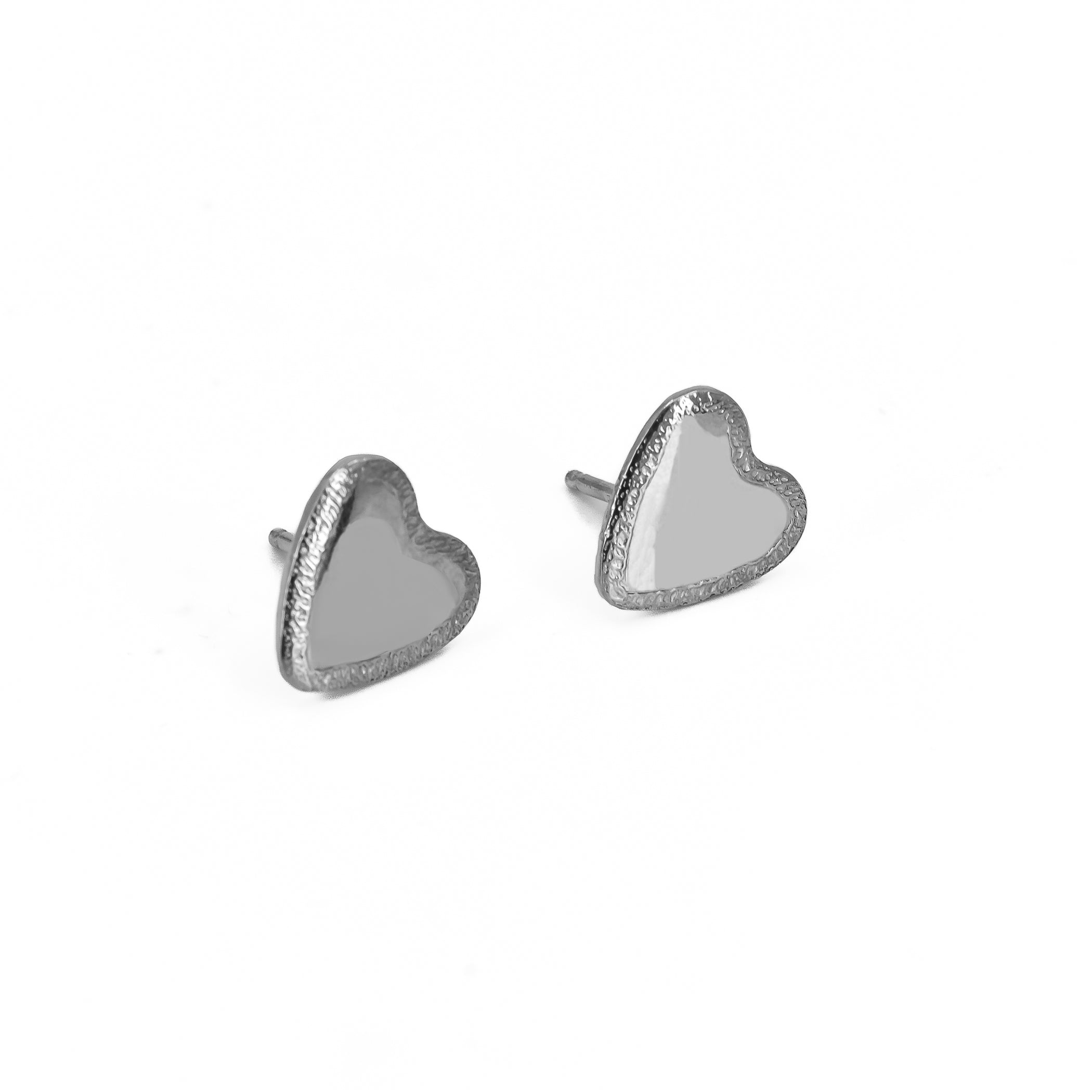 Stardust engraved heart studs earrings in sterling silver