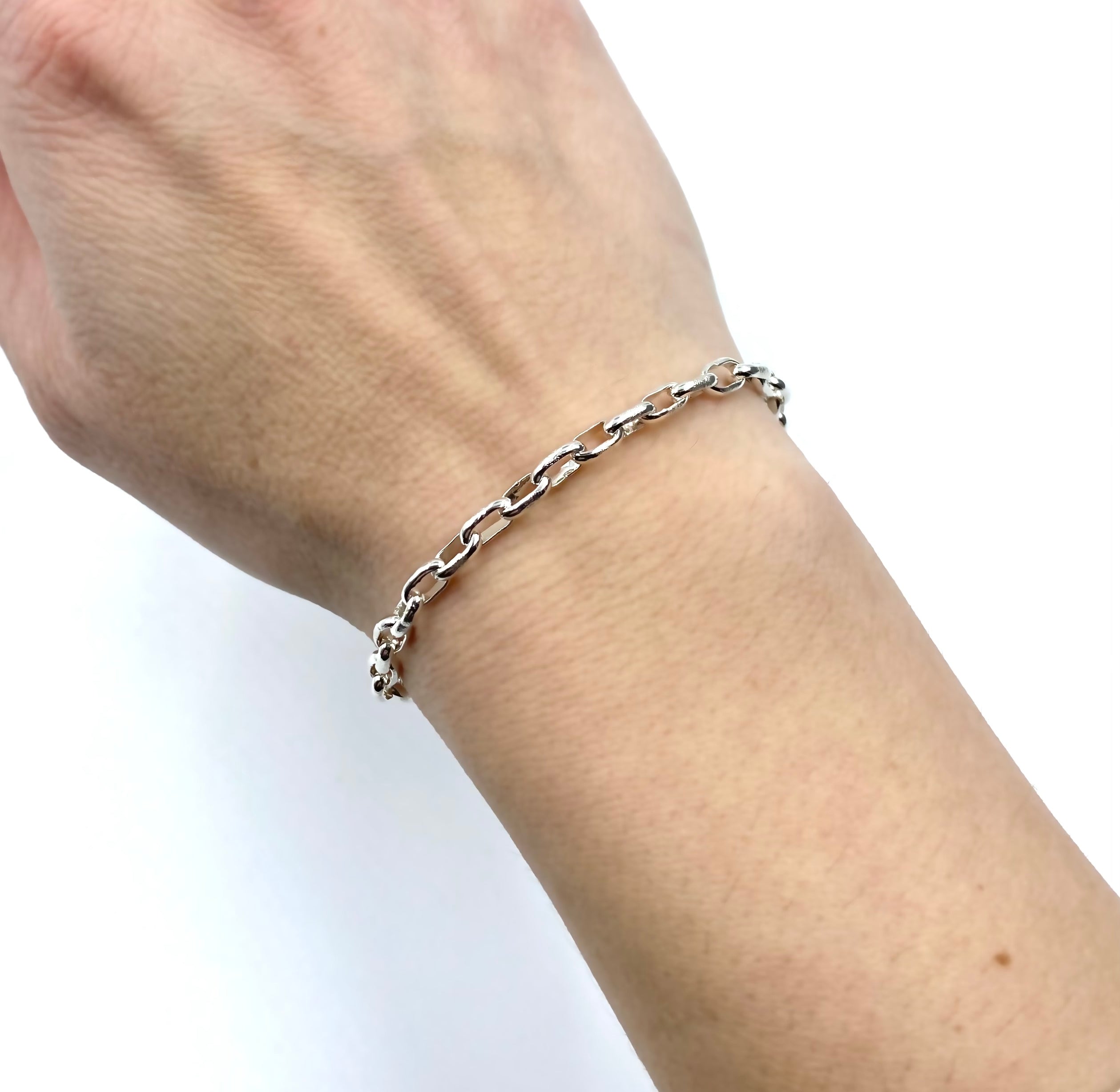 paperclip_sterling_silver_chain_link_bracelet_on_model